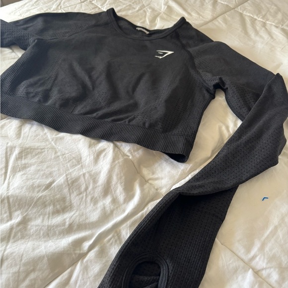 Gimmicks by BKE Black Long Sleeve Cropped Top - Picture 1 of 5